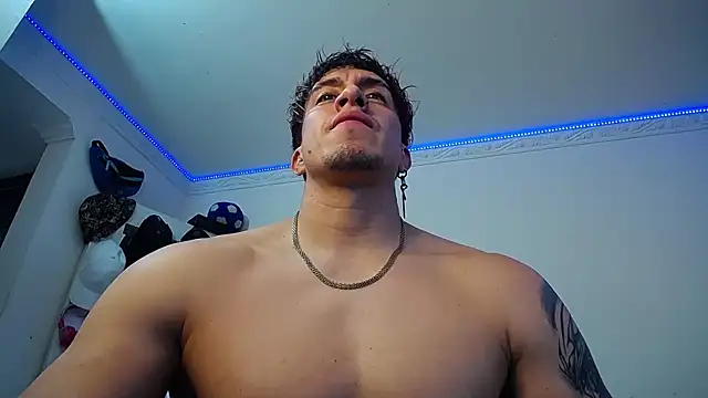 Snapshot of strongboy_ chatting on 10/06/25, 07:03 strongboy online show from 10/06/25, 07:03