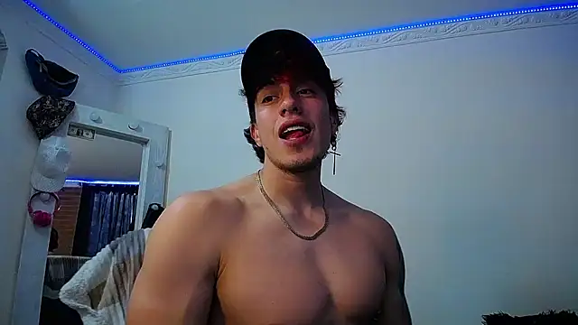 Snapshot of strongboy_ chatting on 01/28/25, 09:50 strongboy online show from 01/28/25, 09:50