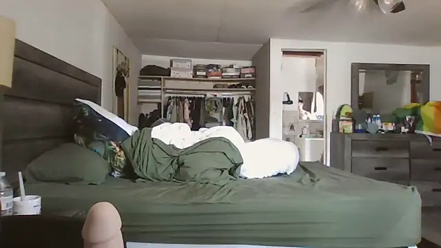 bttm geek000 online show from 04/19/26, 05:36