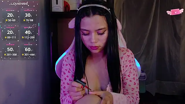 Snapshot of -Camila_ chatting on 02/27/25, 04:24 -Camila online show from 02/27/25, 04:24