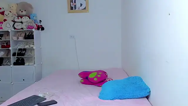 sweetnia online show from 11/27/25, 01:33