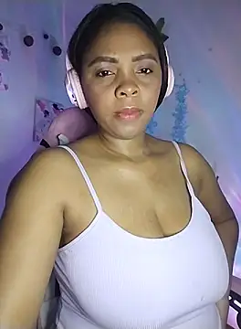 Snapshot of collegechica chatting on 10/02/25, 06:17 collegechica online show from 10/02/25, 06:17