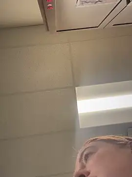 Snapshot of cinnatitties chatting on 10/03/25, 07:48 cinnatitties online show from 10/03/25, 07:48