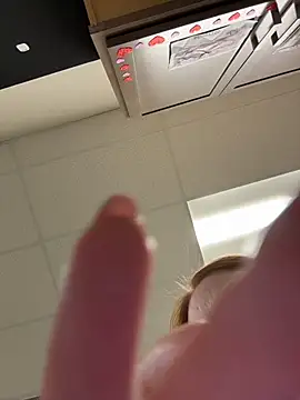 Snapshot of cinnatitties chatting on 10/29/25, 04:28 cinnatitties online show from 10/29/25, 04:28