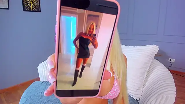 Snapshot of Awww_Ella chatting on 11/17/25, 05:11 Awww Ella online show from 11/17/25, 05:11