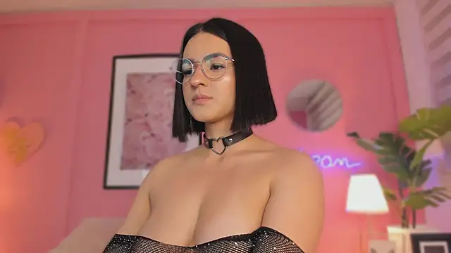 Snapshot of SoySaraa chatting on 03/11/25, 05:02 SoySaraa online show from 03/11/25, 05:02