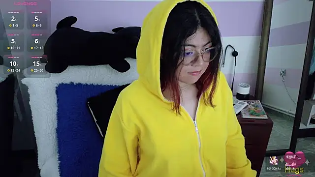 Snapshot of Catwhite_ chatting on 10/04/25, 03:57 Catwhite online show from 10/04/25, 03:57