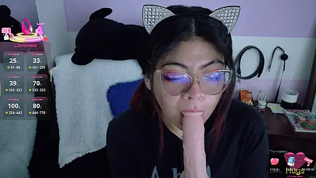Snapshot of Catwhite_ chatting on 10/06/25, 05:02 Catwhite online show from 10/06/25, 05:02