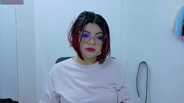 Snapshot of Catwhite_ chatting on 03/21/25, 01:45 Catwhite online show from 03/21/25, 01:45