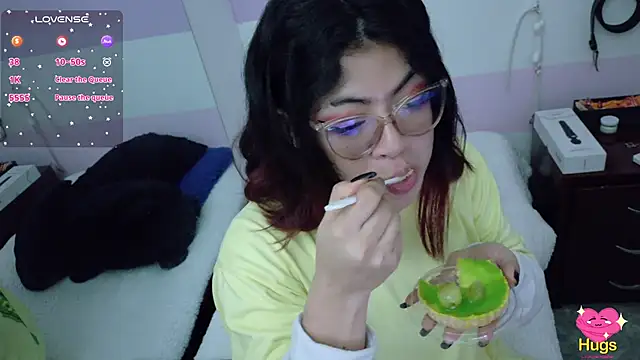 Catwhite  online show from 11/06/25, 04:11