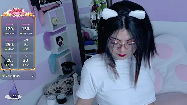 Snapshot of Catwhite_ chatting on 02/03/26, 02:33 Catwhite online show from 02/03/26, 02:33