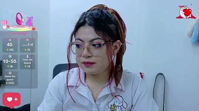 Snapshot of Catwhite_ chatting on 03/10/25, 12:28 Catwhite online show from 03/10/25, 12:28