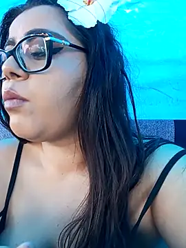 Snapshot of AriaRussell chatting on 10/31/25, 02:02 AriaRussell online show from 10/31/25, 02:02