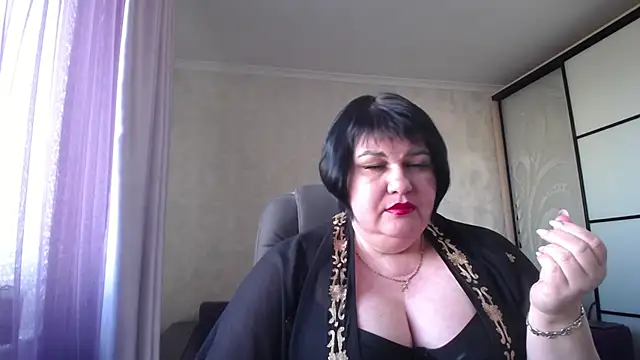 Snapshot of JuicyLady_Di chatting on 03/18/25, 01:23 JuicyLady Di online show from 03/18/25, 01:23