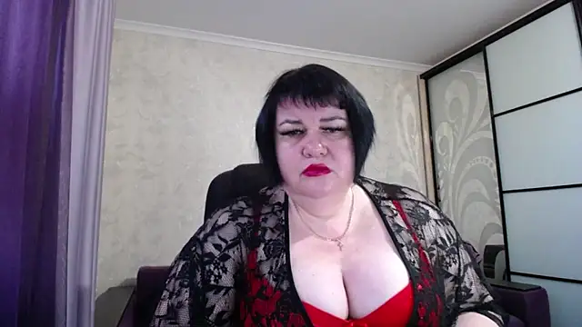 Snapshot of JuicyLady_Di chatting on 10/18/25, 04:58 JuicyLady Di online show from 10/18/25, 04:58