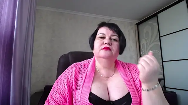 Snapshot of JuicyLady_Di chatting on 10/21/25, 08:25 JuicyLady Di online show from 10/21/25, 08:25