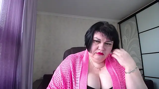 Snapshot of JuicyLady_Di chatting on 12/05/25, 08:35 JuicyLady Di online show from 12/05/25, 08:35