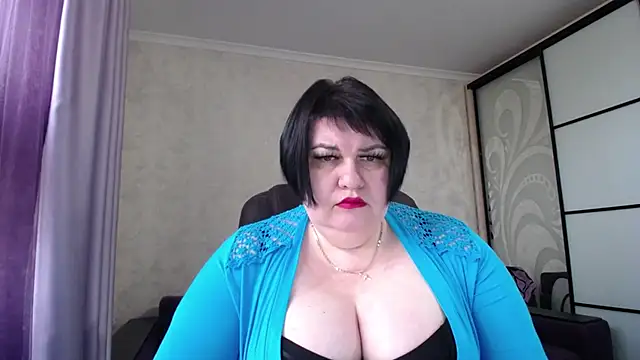 Snapshot of JuicyLady_Di chatting on 11/05/25, 06:27 JuicyLady Di online show from 11/05/25, 06:27