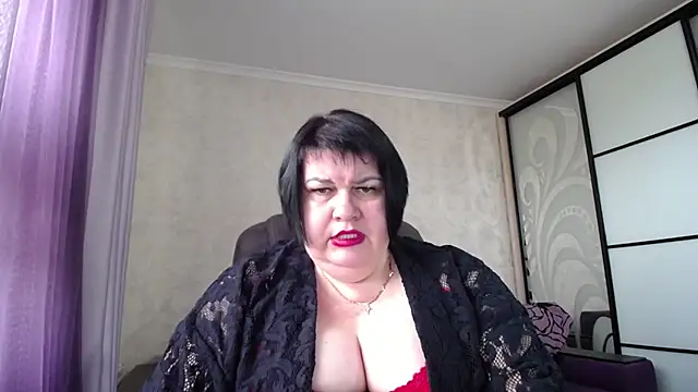 Snapshot of JuicyLady_Di chatting on 09/28/25, 05:36 JuicyLady Di online show from 09/28/25, 05:36