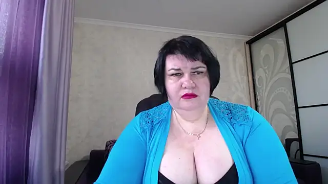 Snapshot of JuicyLady_Di chatting on 11/15/25, 05:55 JuicyLady Di online show from 11/15/25, 05:55