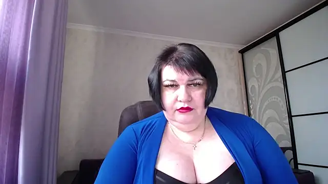 Snapshot of JuicyLady_Di chatting on 11/01/25, 05:36 JuicyLady Di online show from 11/01/25, 05:36