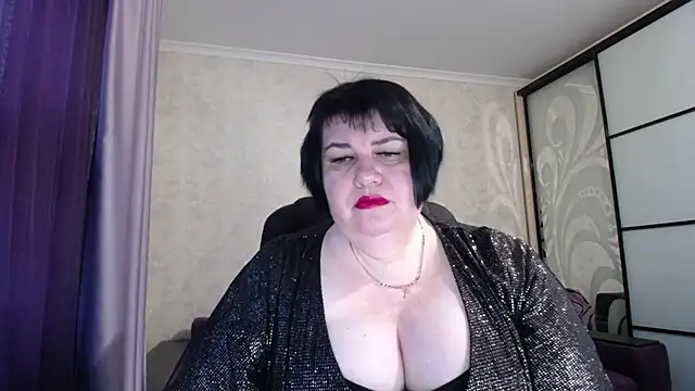 Snapshot of JuicyLady_Di chatting on 12/01/25, 05:41 JuicyLady Di online show from 12/01/25, 05:41