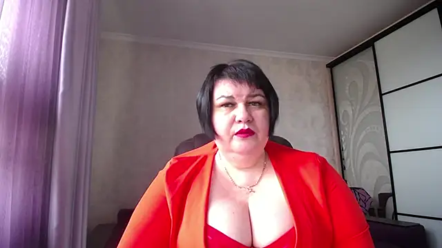 Snapshot of JuicyLady_Di chatting on 11/28/25, 08:47 JuicyLady Di online show from 11/28/25, 08:47