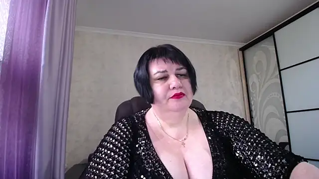 Snapshot of JuicyLady_Di chatting on 11/17/25, 10:30 JuicyLady Di online show from 11/17/25, 10:30