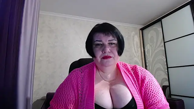 Snapshot of JuicyLady_Di chatting on 10/27/25, 04:35 JuicyLady Di online show from 10/27/25, 04:35