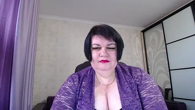 Snapshot of JuicyLady_Di chatting on 11/02/25, 05:45 JuicyLady Di online show from 11/02/25, 05:45