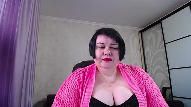 Snapshot of JuicyLady_Di chatting on 11/04/25, 05:00 JuicyLady Di online show from 11/04/25, 05:00