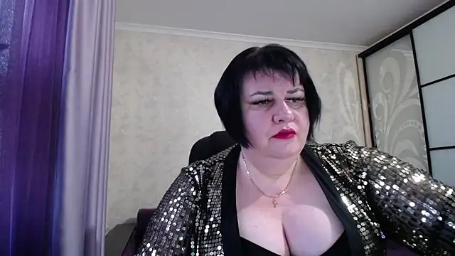 Snapshot of JuicyLady_Di chatting on 10/15/25, 04:33 JuicyLady Di online show from 10/15/25, 04:33