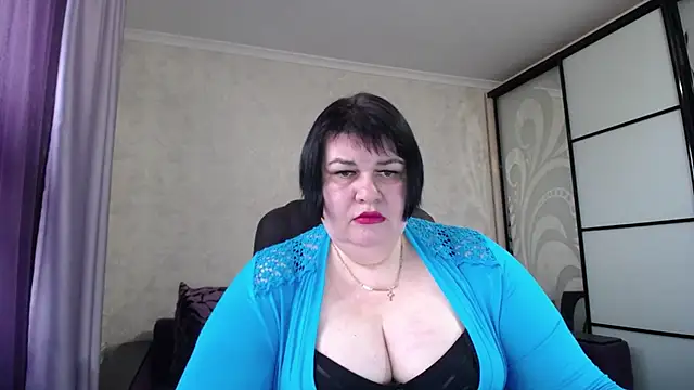 Snapshot of JuicyLady_Di chatting on 11/11/25, 09:59 JuicyLady Di online show from 11/11/25, 09:59