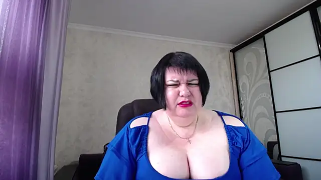 Snapshot of JuicyLady_Di chatting on 09/29/25, 05:03 JuicyLady Di online show from 09/29/25, 05:03