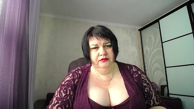 Snapshot of JuicyLady_Di chatting on 09/24/25, 04:52 JuicyLady Di online show from 09/24/25, 04:52