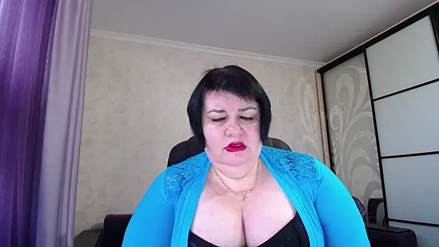 Snapshot of JuicyLady_Di chatting on 10/23/25, 05:06 JuicyLady Di online show from 10/23/25, 05:06