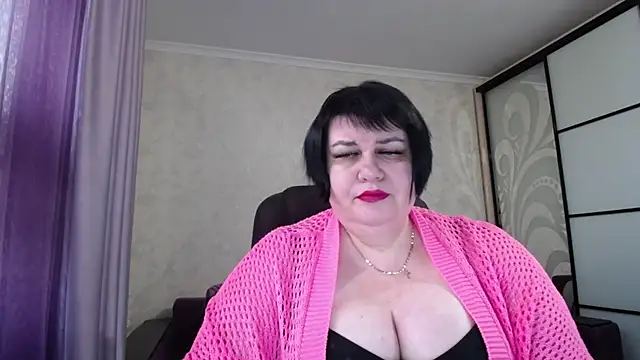 Snapshot of JuicyLady_Di chatting on 11/18/25, 11:35 JuicyLady Di online show from 11/18/25, 11:35