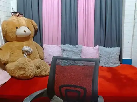 xxSexyBitch69xx online show from 11/06/25, 09:24