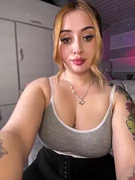 Snapshot of Sam_Thompsoon_ chatting on 10/01/25, 01:11 Sam Thompsoon online show from 10/01/25, 01:11