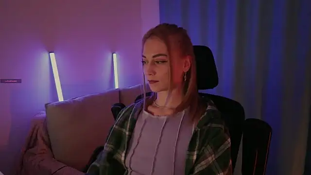 Snapshot of AskAlexa chatting on 09/17/25, 03:30 AskAlexa online show from 09/17/25, 03:30