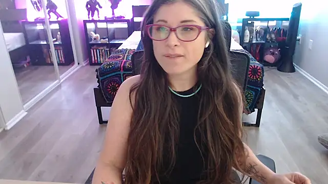Snapshot of TheLenaAdams chatting on 12/17/24, 05:36 TheLenaAdams online show from 12/17/24, 05:36