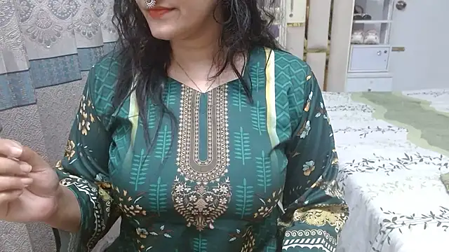 Lovelywife786 online show from 11/19/25, 05:02