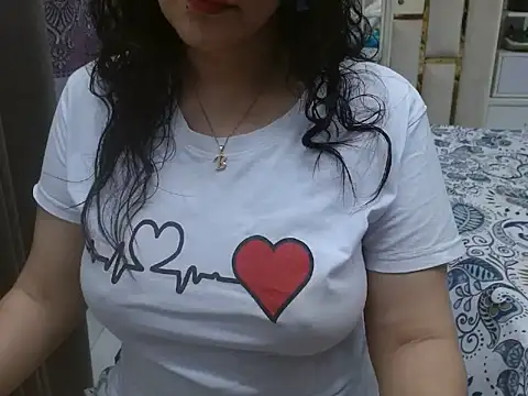 Snapshot of Lovelywife786 chatting on 06/21/26, 10:54 Lovelywife786 online show from 06/21/26, 10:54