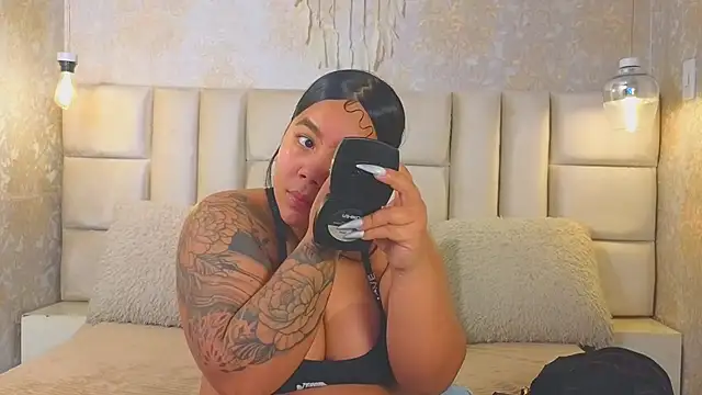 EmilyQueen3x online show from 06/04/26, 02:00