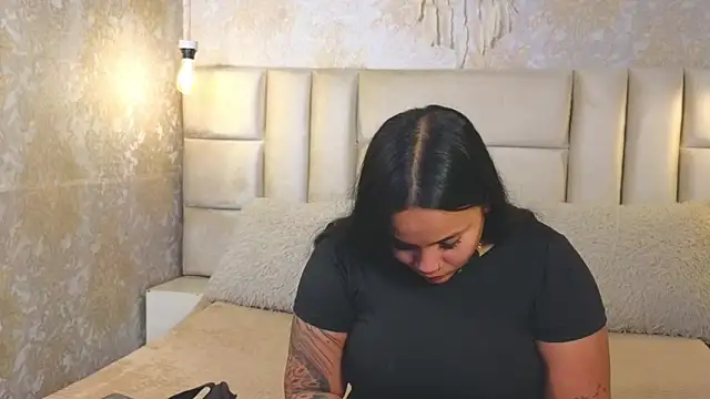 EmilyQueen3x online show from 06/15/26, 07:57