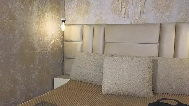 EmilyQueen3x online show from 04/12/26, 02:42