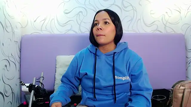 EmilyQueen3x online show from 10/09/25, 01:00