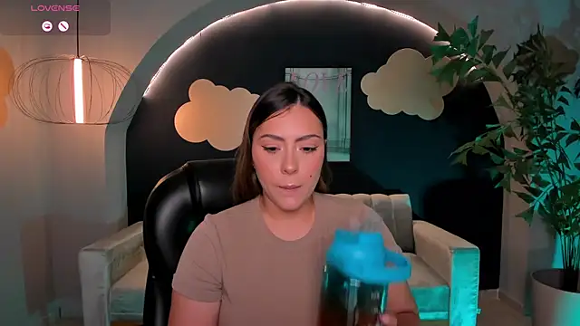 Snapshot of MartinnaBonnet chatting on 03/10/25, 04:57 MartinnaBonnet online show from 03/10/25, 04:57