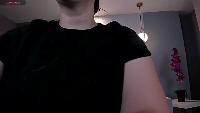 Snapshot of MartinnaBonnet chatting on 02/27/25, 10:33 MartinnaBonnet online show from 02/27/25, 10:33