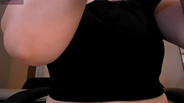 Snapshot of MartinnaBonnet chatting on 02/13/25, 11:06 MartinnaBonnet online show from 02/13/25, 11:06